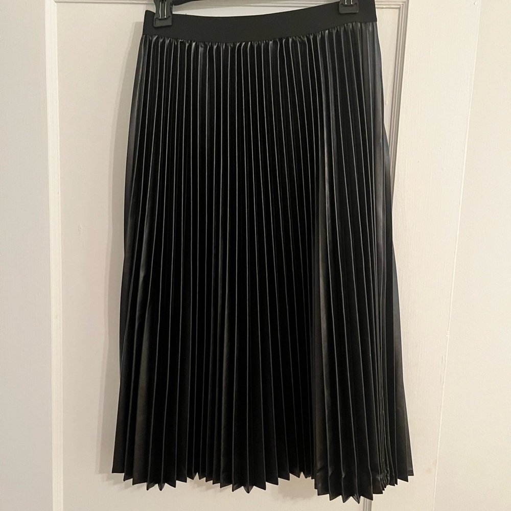 Black Pleated pleather Skirt